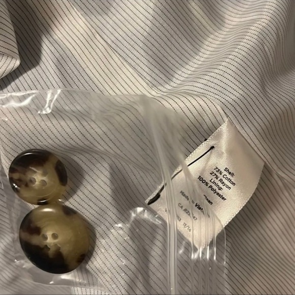 Talbots womans blazer size 12, petites lined double breasted. - Picture 5 of 5